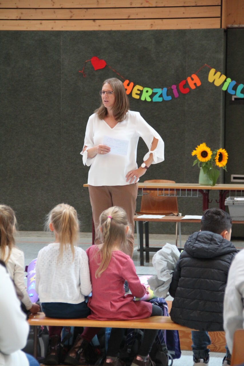 Herzlich Willkommen in der Grund- und Mittelschule Firnhaberau - Eindrücke vom 1. Schultag