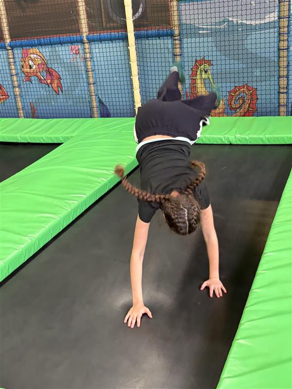 Die Klassen 5 und 6 stürmen Jimmys Funpark